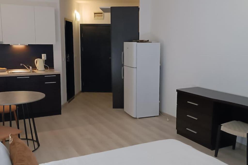 Atlantis Studio Burgas City Eksteriør billede